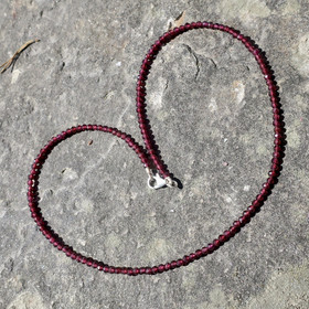 Helmet almandiini granaatti viistehiottu 2.5-3mm 45mm