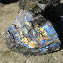 Suomalaisia raakakiviä ja mineraaleja