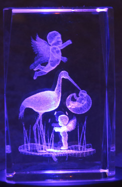 Kristallikuutio 8cm Vauva haikaran nokassa ja pienet enkelit – Kivikauppa  Qii