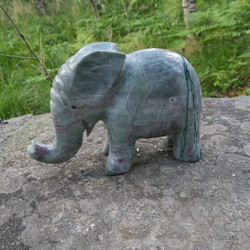 Kivieläin Elefantti, marmorinorsu, paino 2550g