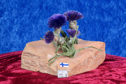 Maasälpä, jossa violetteja kukkia, pöytäkoriste