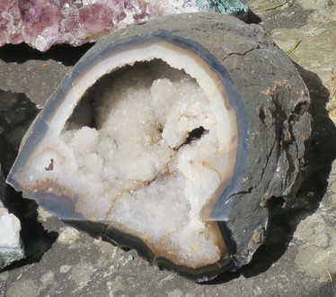 Akaattigeodi 9,4kg iso 13x25x33cm Brasilia