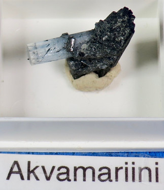 Akvamariini ja musta turmaliini kidesykerö 3g ak125 Namibia