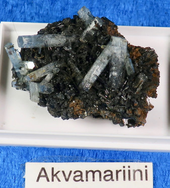 Akvamariini ja musta turmaliini kidesykerö 38g ak104 Namibia