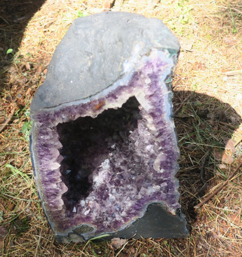 Ametistigeodi iso 21,9kg tumma violetti kideonkalo