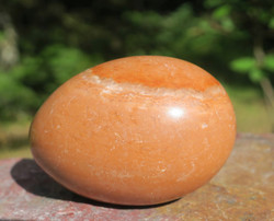 Marmori kivimuna, oranssinruskea 6cm 180g