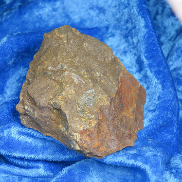Kultamalmi 194g 60x55x30mm Röros Norja nro Hi11h. Katso video