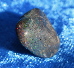 Musta opaali 2,7g 20x15mm pullein HiopM2