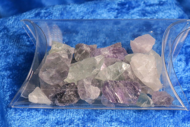 Fluoriitti raakapala violetti ja vihreä kivimurske 30g. Kiina