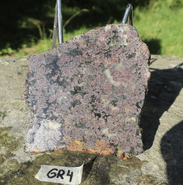 Granaatti siivu 130x120x7mm 290g Suomi GR4