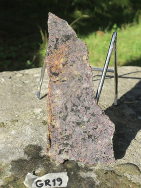Granaatti siivu 160x70x7mm 190g Suomi GR19