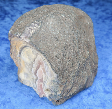 Akaatti natural harmaa pala 2 pintaa sahattu  626g 80x70x60mm Hi131b