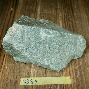 Aventuriini vihreä raaka 338g 100x85x45mm Luosto Suomi Hi149