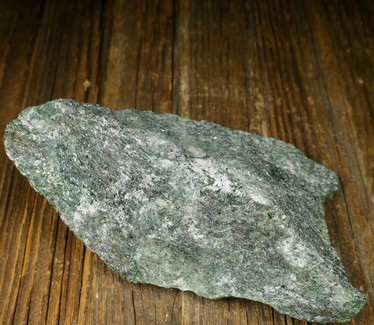 Fuksiittikvartsiitti 518g 140x80x57mm Suomi Hi90