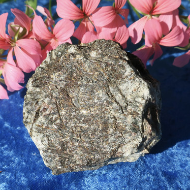 Astrofylliitti granaatti kvartsi maasälpä raakakivi 439g