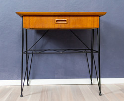 50-luvun String sivupöytä / yöpöytä