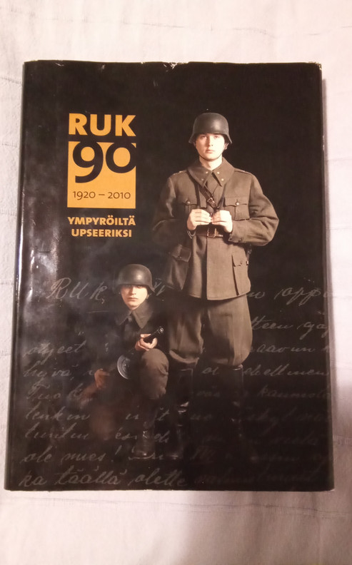 Jaakko Puuperä Ympyröiltä upseeriksi : RUK 90 vuotta 1920-2010