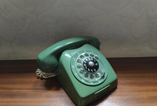 Vihreä retro lankapuhelin