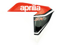 Etukatteen tarra (oikea, puna/musta), Aprilia RX/SX 06-17