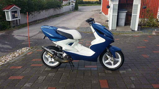 Astinlautakate valkoinen, Yamaha Aerox <-12