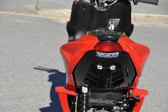 BCD Extreme Undertray musta, Yamaha Aerox <-12