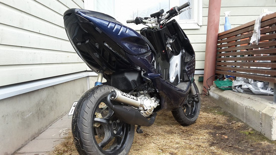 BCD Extreme Undertray musta, Yamaha Aerox <-12