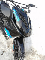 Tun'r etukate, Yamaha Aerox, musta