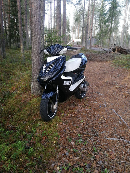 TNT etukate, musta, Yamaha Aerox <-12