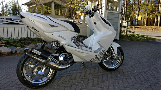BCD takakatteet + ducktail, valkoinen, Yamaha Aerox