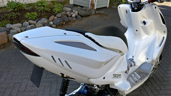 BCD takakatteet + ducktail, valkoinen, Yamaha Aerox