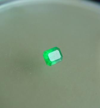 Chalcedony, samaragdin vihreä