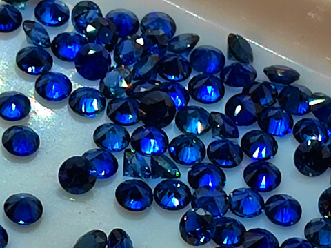 Sini safiiri 3,2mm, hyvällä sinisafiirin sävyllä