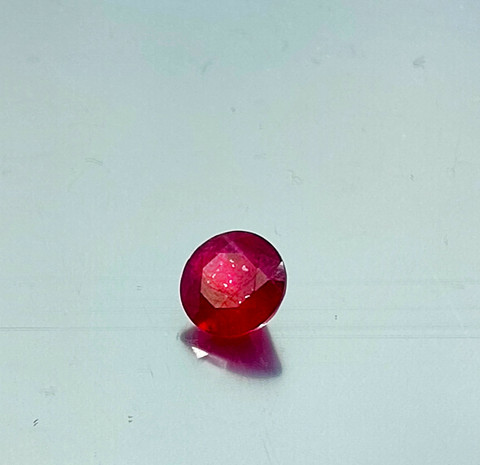 Rubiini 9,2 mm / 3,6ct kuvallisella aitoustodistuksella