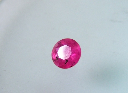 (356) pyöreä pinkki rubiini 5,3mm