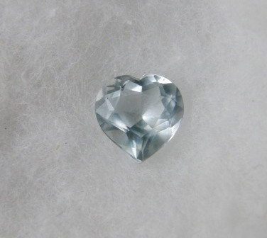 sydän topaasi , 1ct / VVS. käsittelemätön