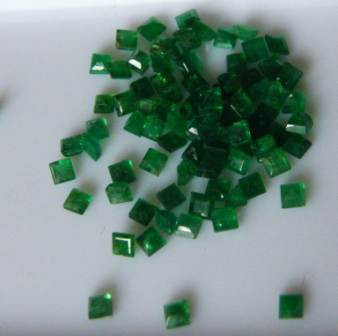 Smaragdi 2,2 x 2,2mm