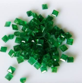 Smaragdi 2,1 x 2,1mm