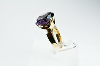 Vintage 14ct kultasormus ISOlla 14mm safiirilla ( synt.)