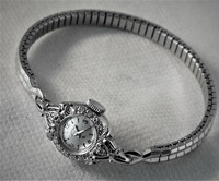uniikki valko kultainen timanttikello Lady Elgin