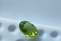 peridootti ovaali 0,7ct / 6,5mm