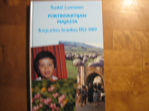 Portinvartijan majasta, Iloa ja arkea Israelissa 1953-1989, Raakel Luomanen