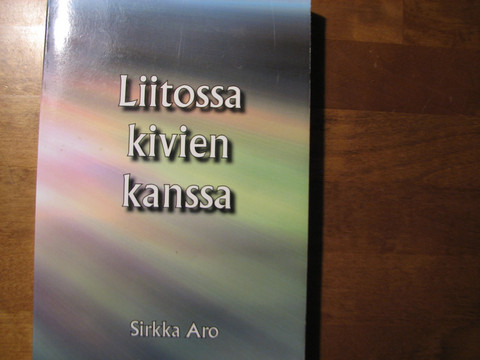 Liitossa kivien kanssa, Sirkka Aro