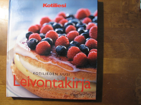 Kotilieden uusi leivontakirja, Päivi Heininen (toim.)
