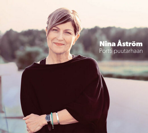 Portti puutarhaan, Nina Åström