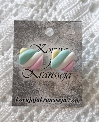 Pinkki vaahtokarkki nappikorvakoru