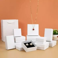 Lahja kotelo poslin white  10kpl 0,39€ kpl 7*7*3Cm