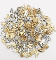 Erilaisia metallisia ripustin koruja 100 kpl 0,10€ kpl!!!!!