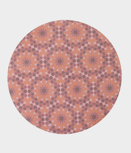 https://cdn.finqu.com/users/7491/images/uploads/treenikamat-manduka-round-yoga-mat-joogamatto-rituals-baked-clay-min_555_792.jpg