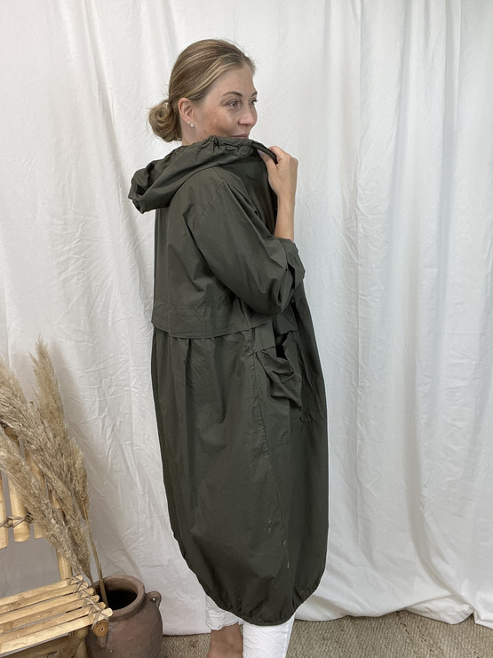 DONNA TAKKI KHAKI