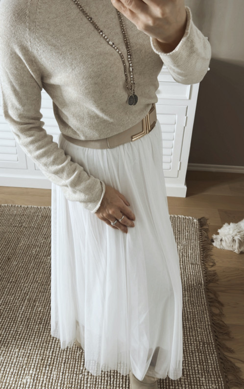 CARLA TYLLIHAME VALKOINEN